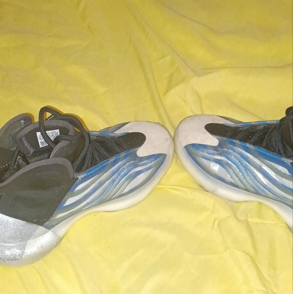 YEEZY QNTM ICE BLUE GLOW IN DARK - Picture 5 of 5